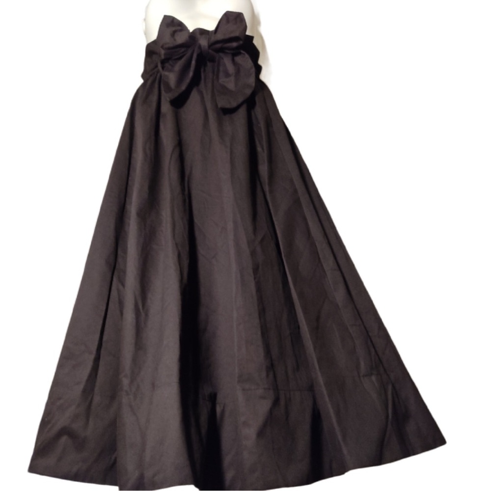 H&M calf-length circle skirt.